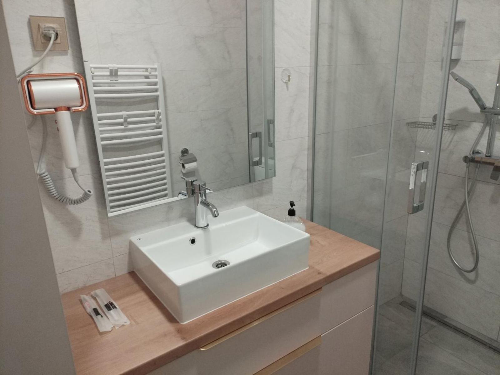 Apartment Centrum - Free Private Parking Novi Sad Eksteriør bilde